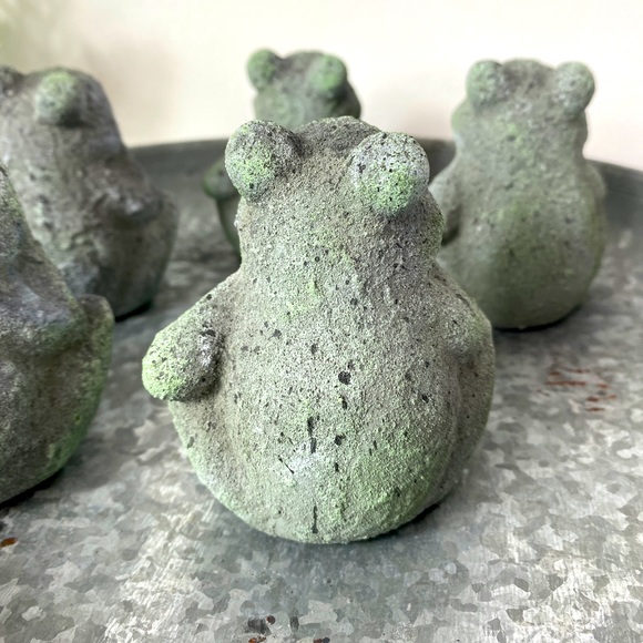NEW Garden Mini Cement Concrete Frog - Picture 7 of 9